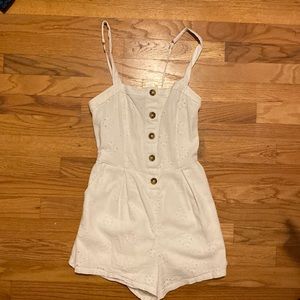 hollister white romper, size small